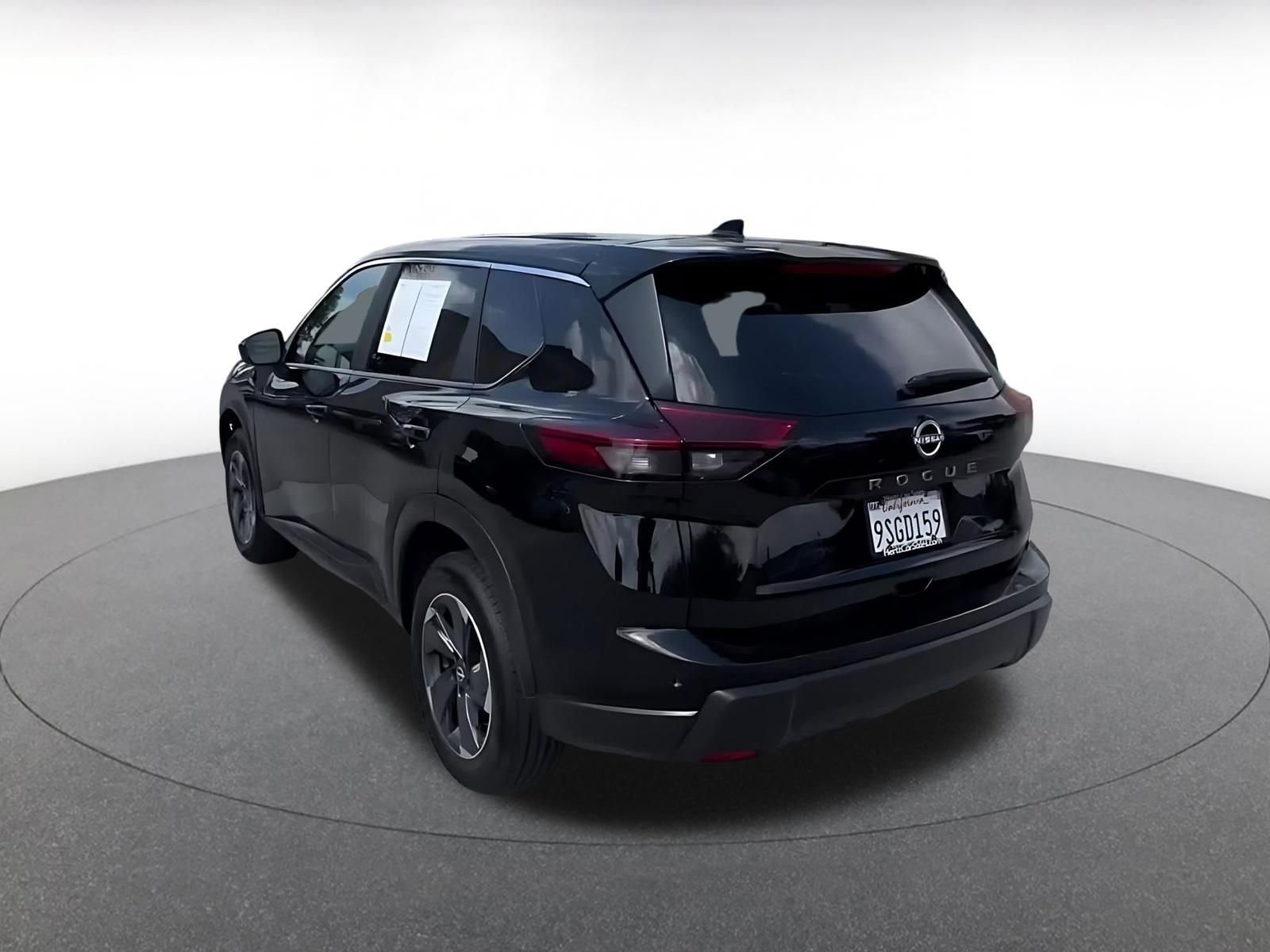 Used 2025 Nissan Rogue SV FWD image 11