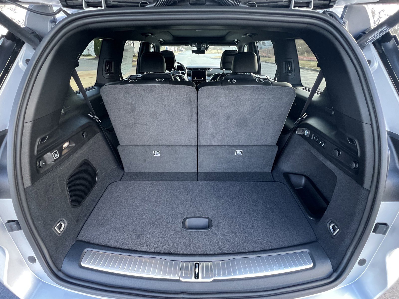 New 2025 Jeep Grand Cherokee L Overland w/ Luxury Tech Group IV image 9