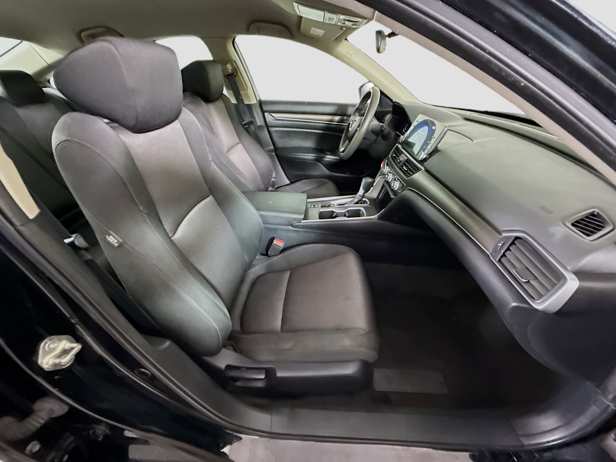 Used 2019 Honda Accord LX image 29