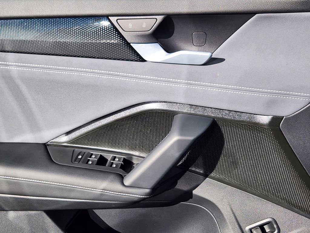 New 2026 Volkswagen Tiguan SE image 14