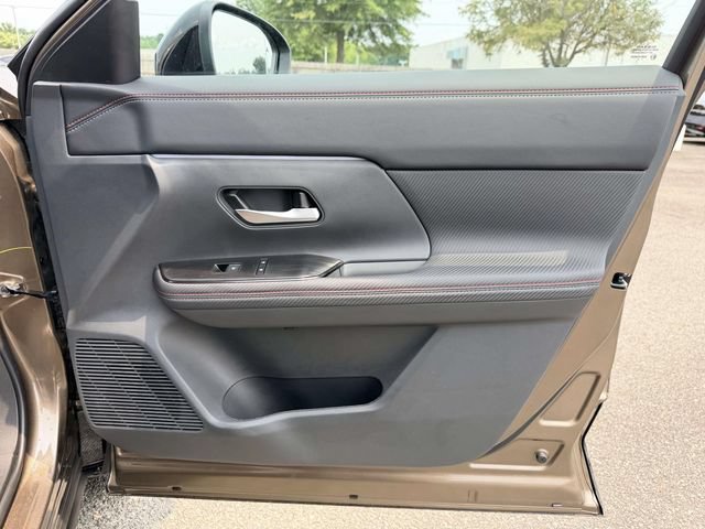 New 2026 Nissan Kicks SR w/ Interior Electronics Package FWD image 8
