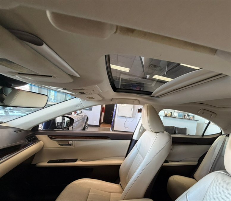 Used 2016 Lexus ES 350 w/ Luxury Package w/Wood Trim FWD image 40
