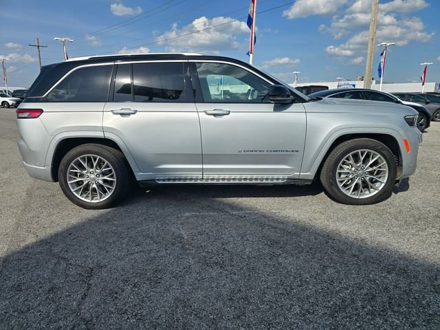 Used 2023 Jeep Grand Cherokee Summit AWD/4WD image 2