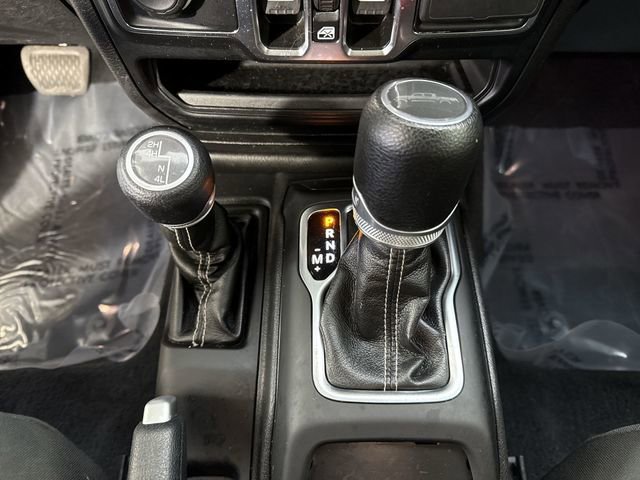 Used 2023 Jeep Gladiator Overland AWD/4WD image 16