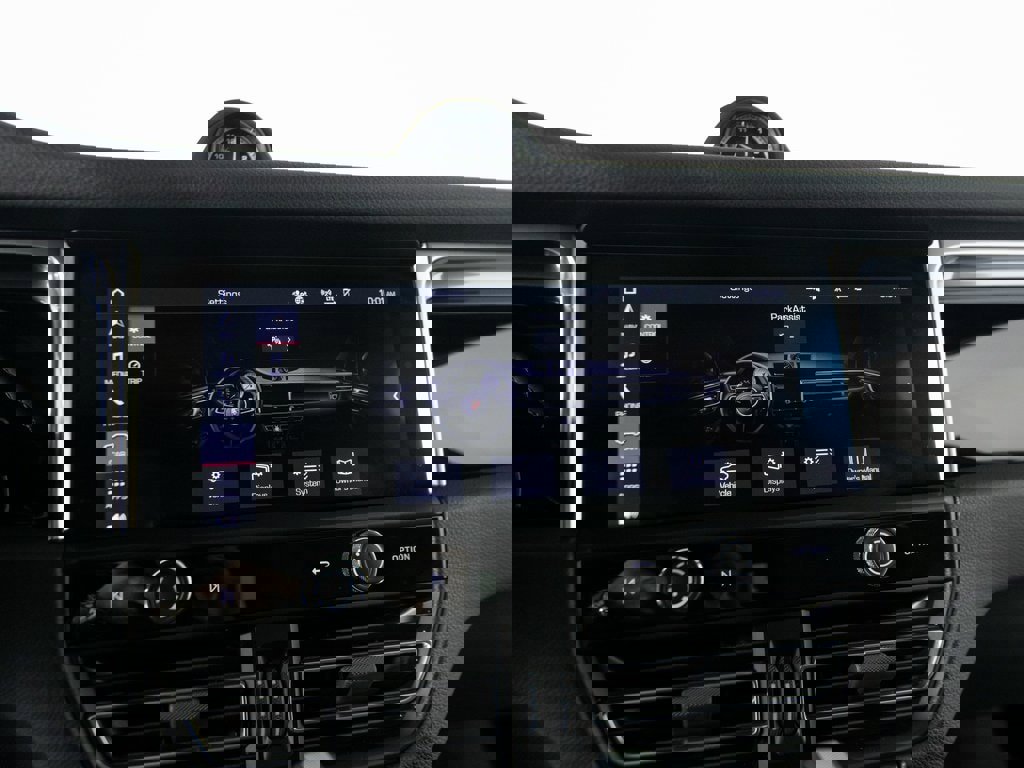 New 2026 Porsche Macan image 25