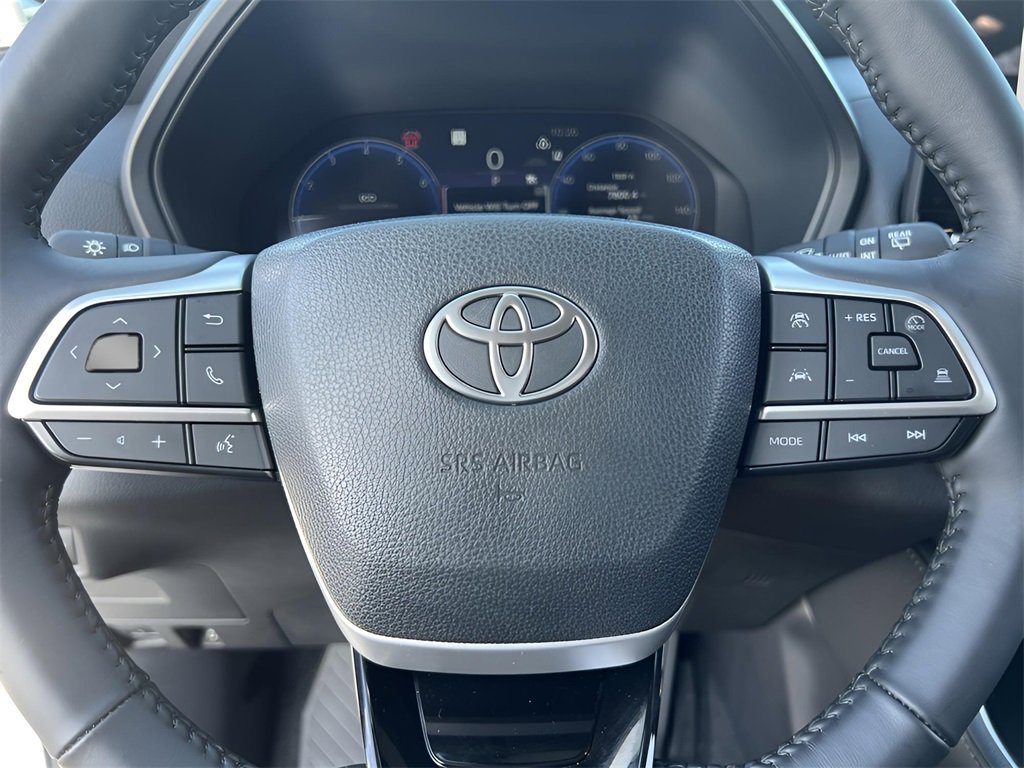 Used 2025 Toyota Grand Highlander FWD image 16