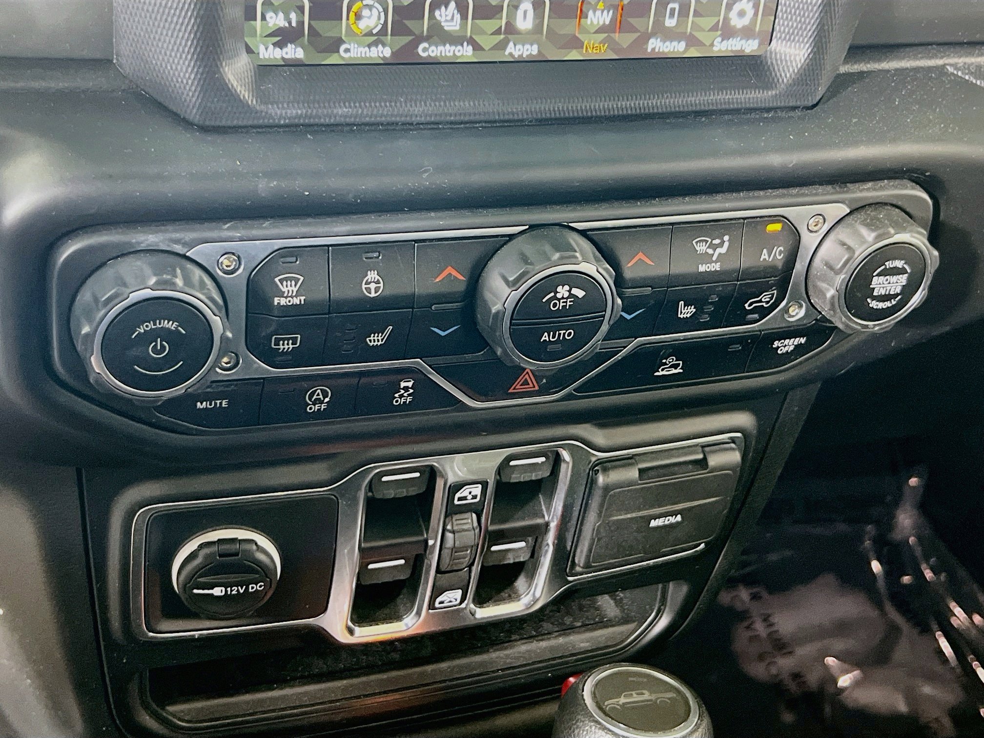 Used 2023 Jeep Gladiator Willys AWD/4WD image 16