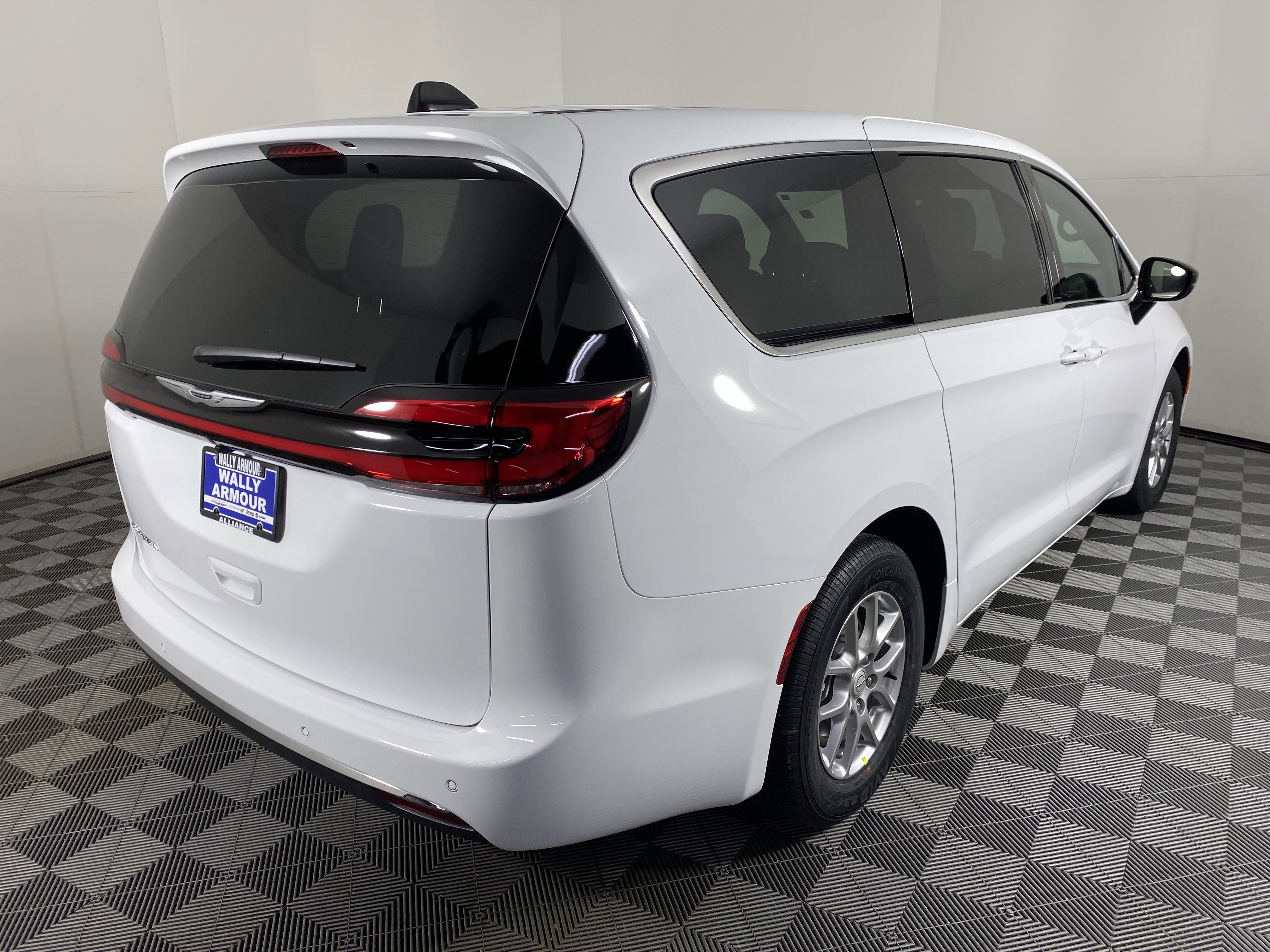 New 2026 Chrysler Pacifica Select FWD image 7