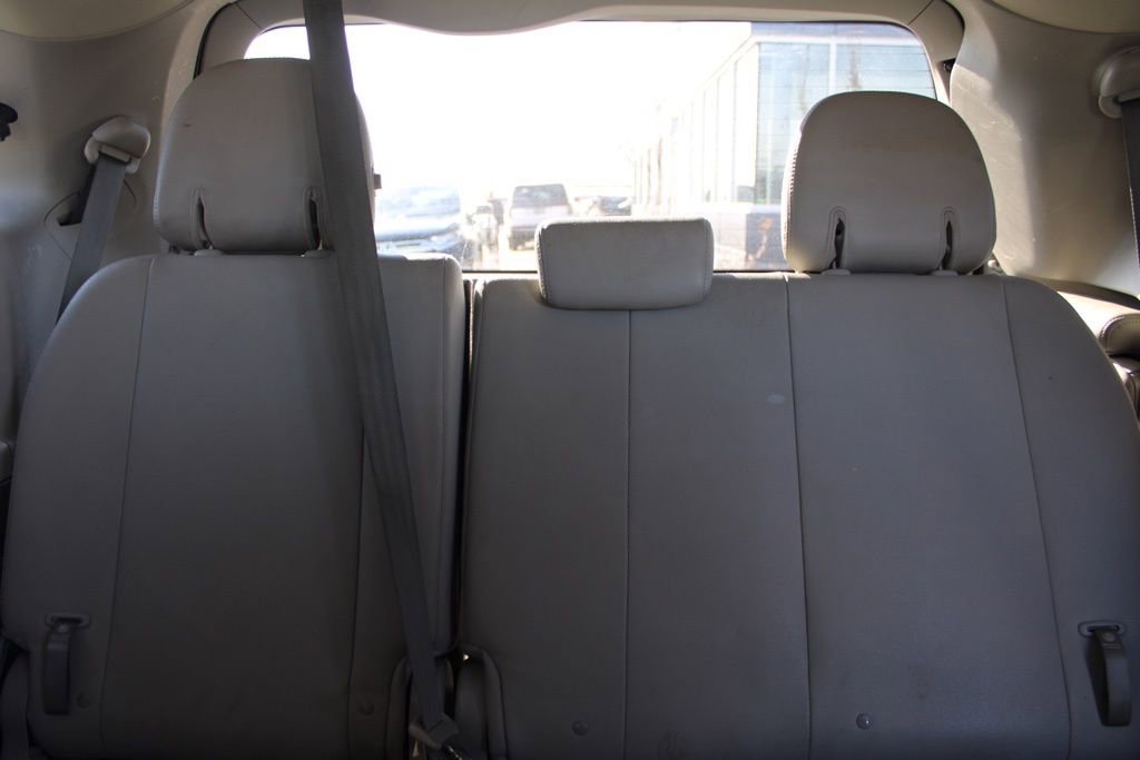 Used 2015 Toyota Sienna XLE image 28