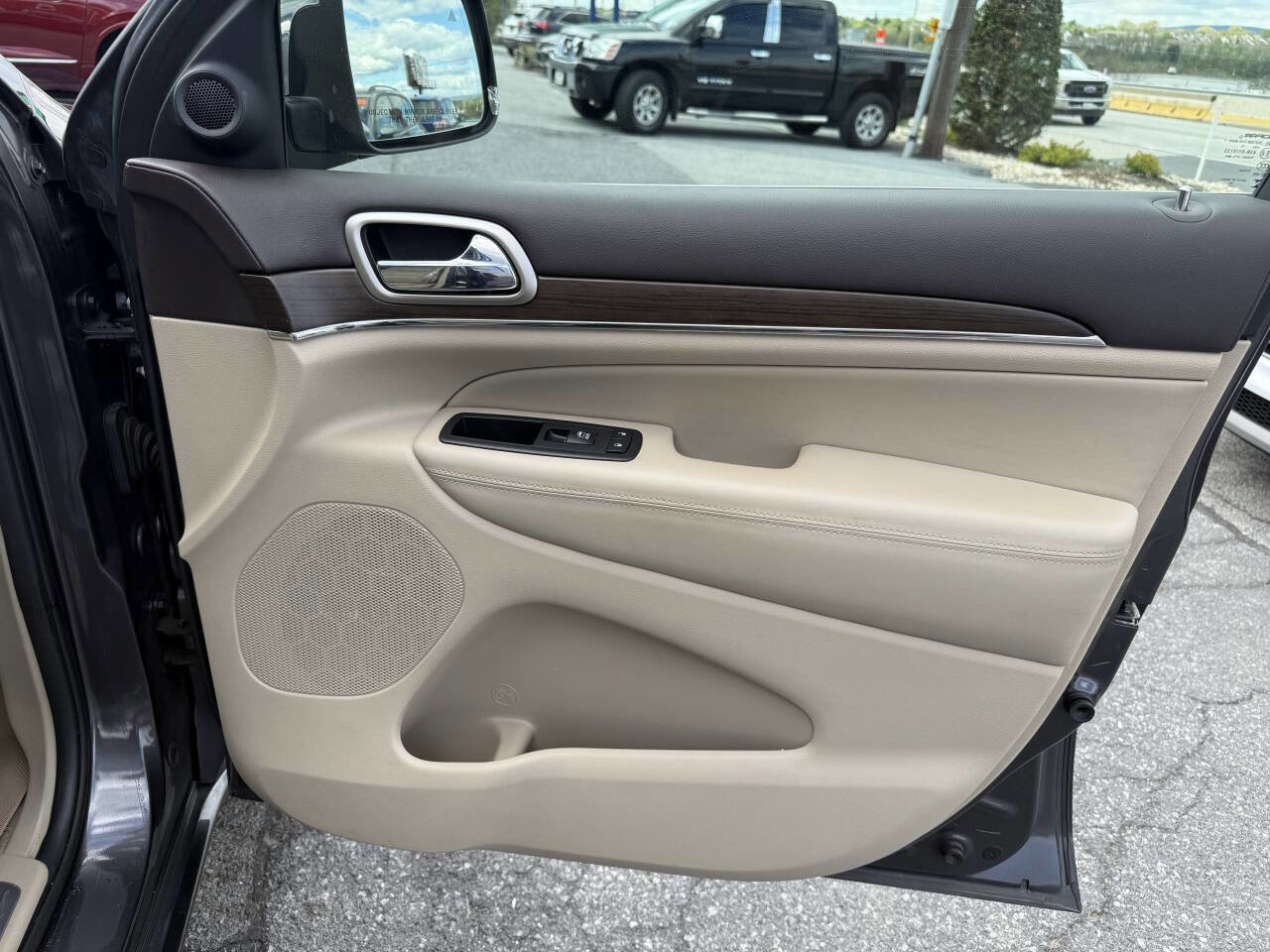 Used 2016 Jeep Grand Cherokee Overland image 21