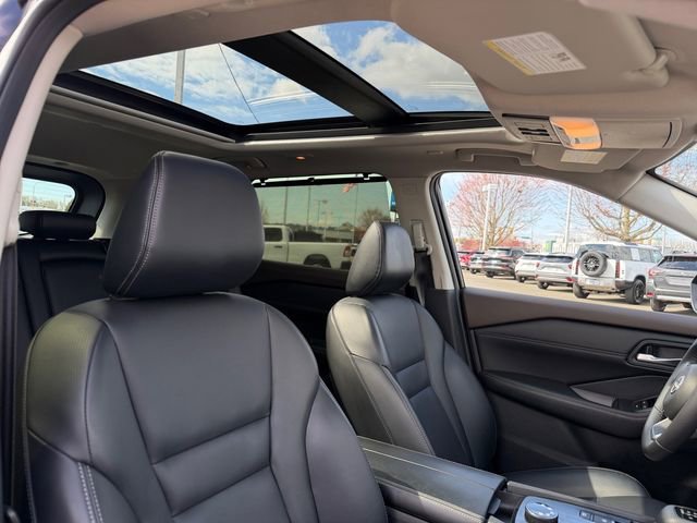 Used 2023 Nissan Rogue SV w/ SV Premium B Package image 41