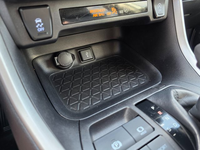 Used 2022 Toyota RAV4 XLE Premium image 28