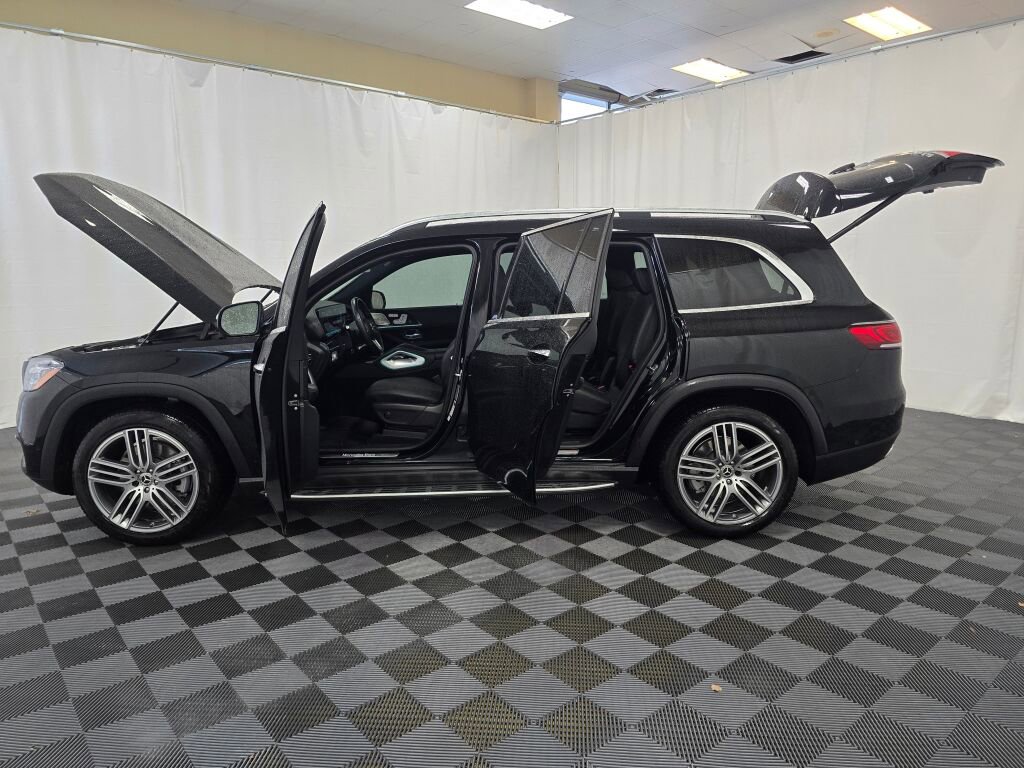 Used 2022 Mercedes-Benz GLS 450 4MATIC image 12
