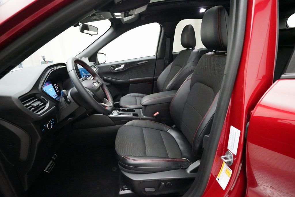 Used 2023 Ford Escape ST-Line w/ Tech Pack #1 image 7