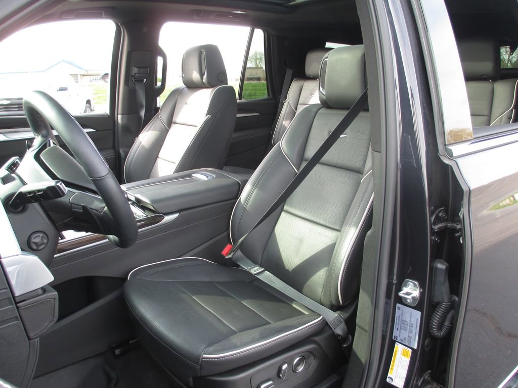 Used 2025 Cadillac Escalade Premium Luxury w/ Touring Package image 21