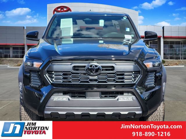 Used 2024 Toyota Tacoma TRD Off-Road image 2
