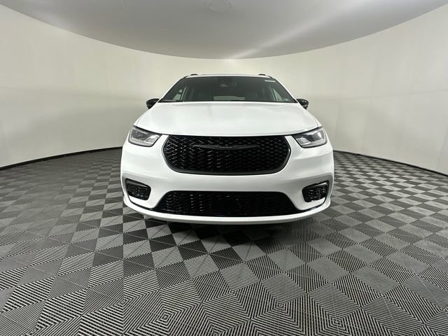 New 2026 Chrysler Pacifica Limited w/ S Appearance Package AWD/4WD image 2
