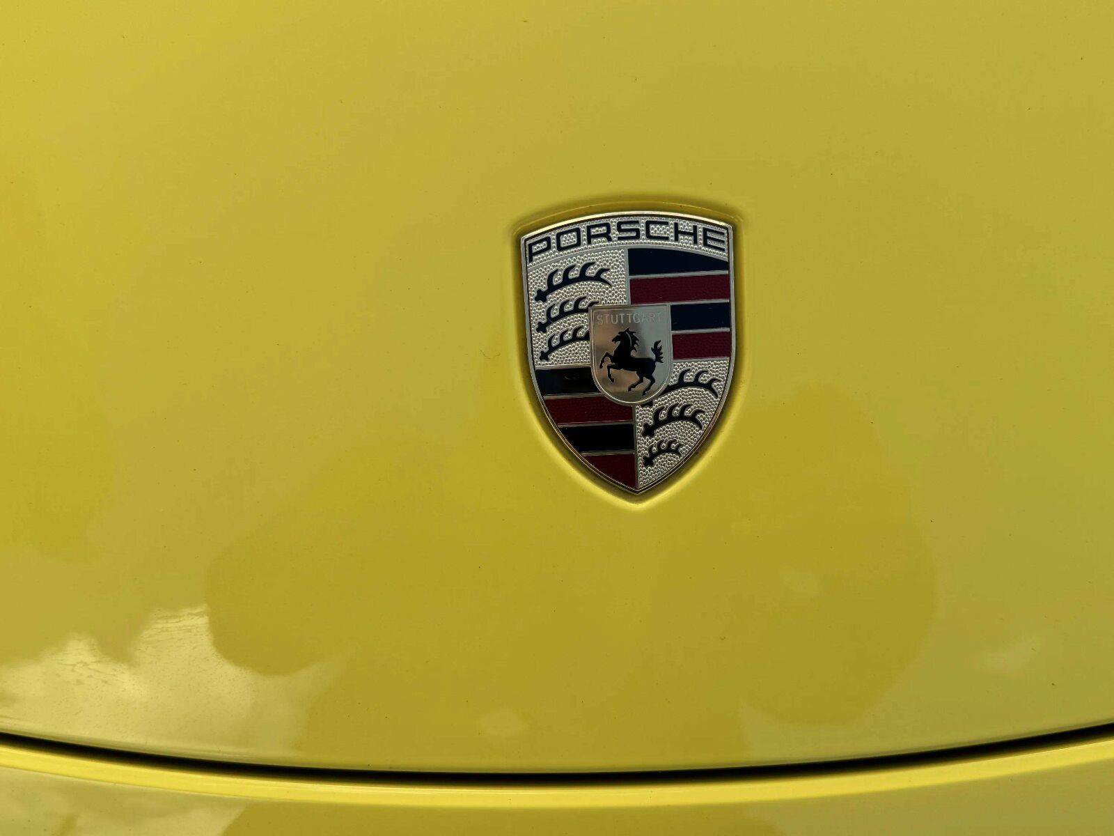Used 2018 Porsche 718 Boxster RWD image 12