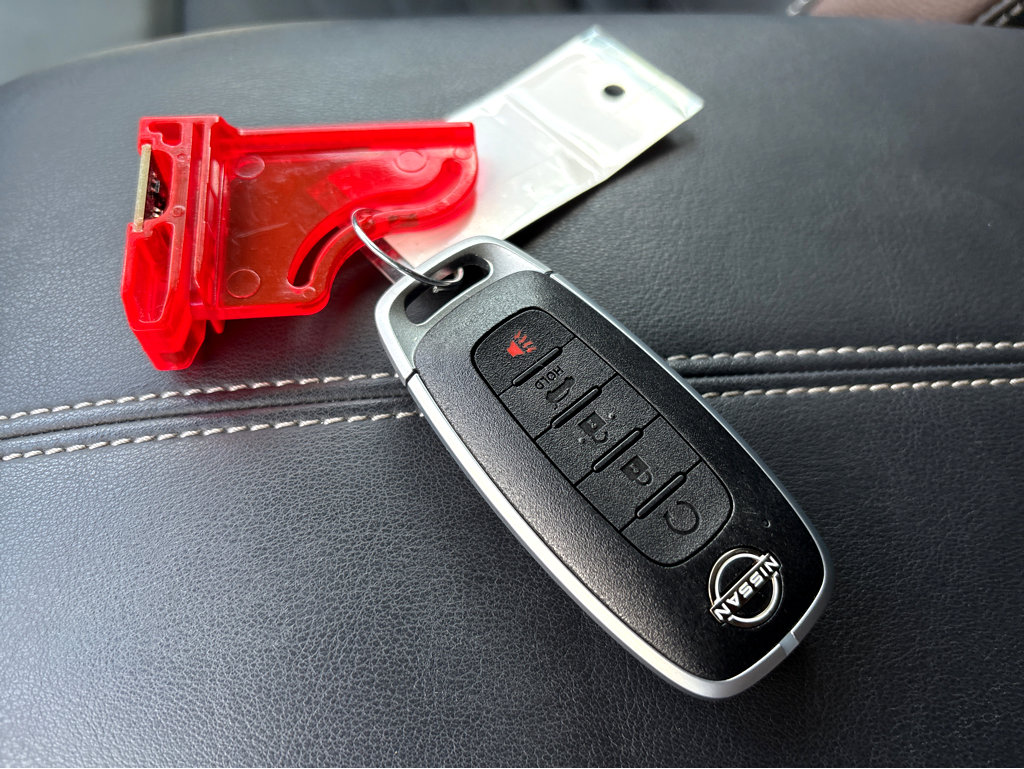 Certified 2025 Nissan Pathfinder Platinum image 33