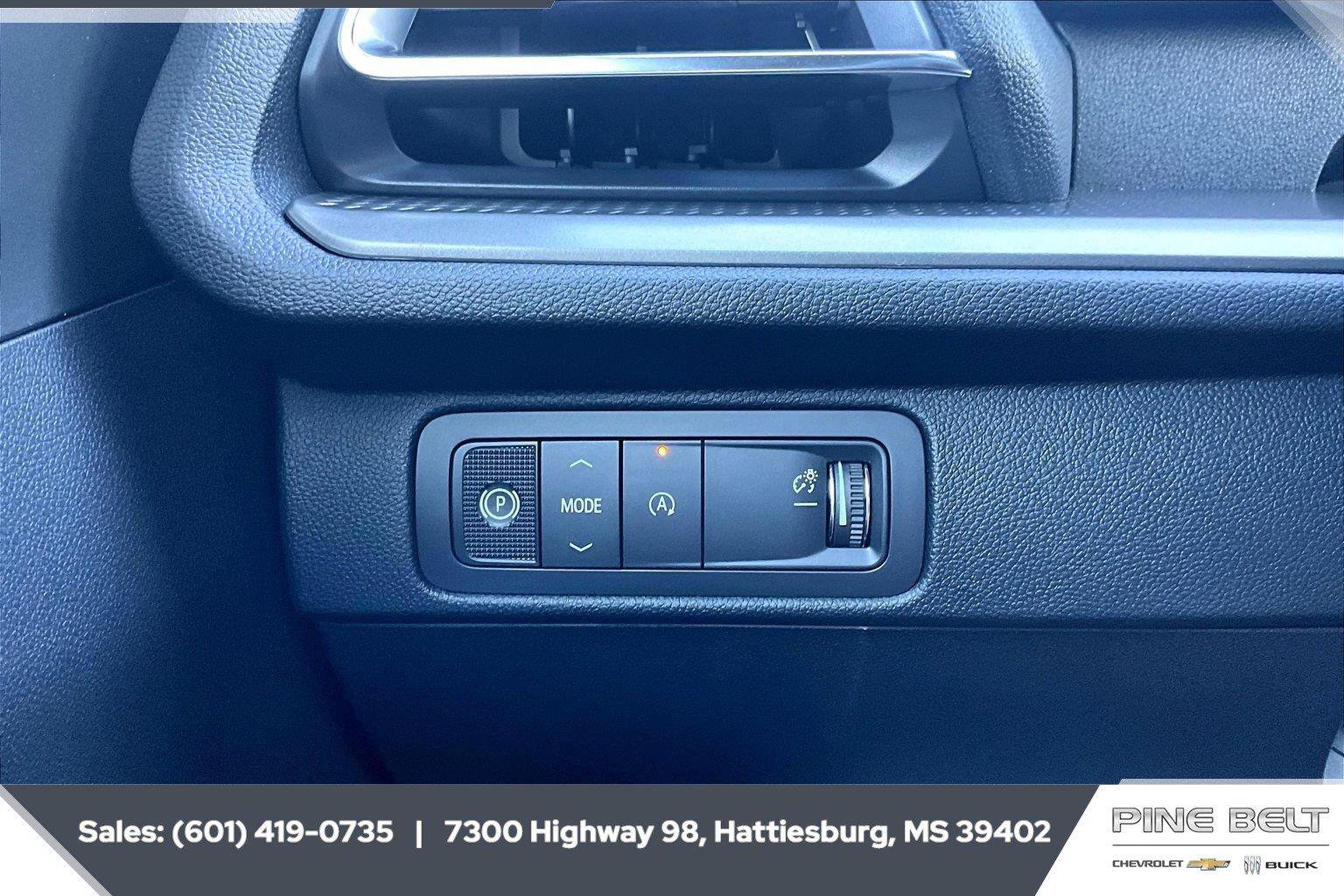 New 2027 Chevrolet Traverse LT FWD image 23