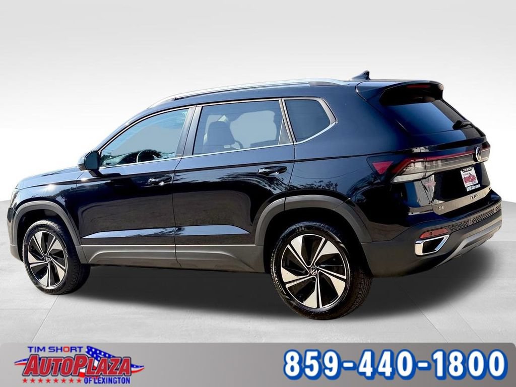 Used 2025 Volkswagen Taos SE AWD/4WD image 2