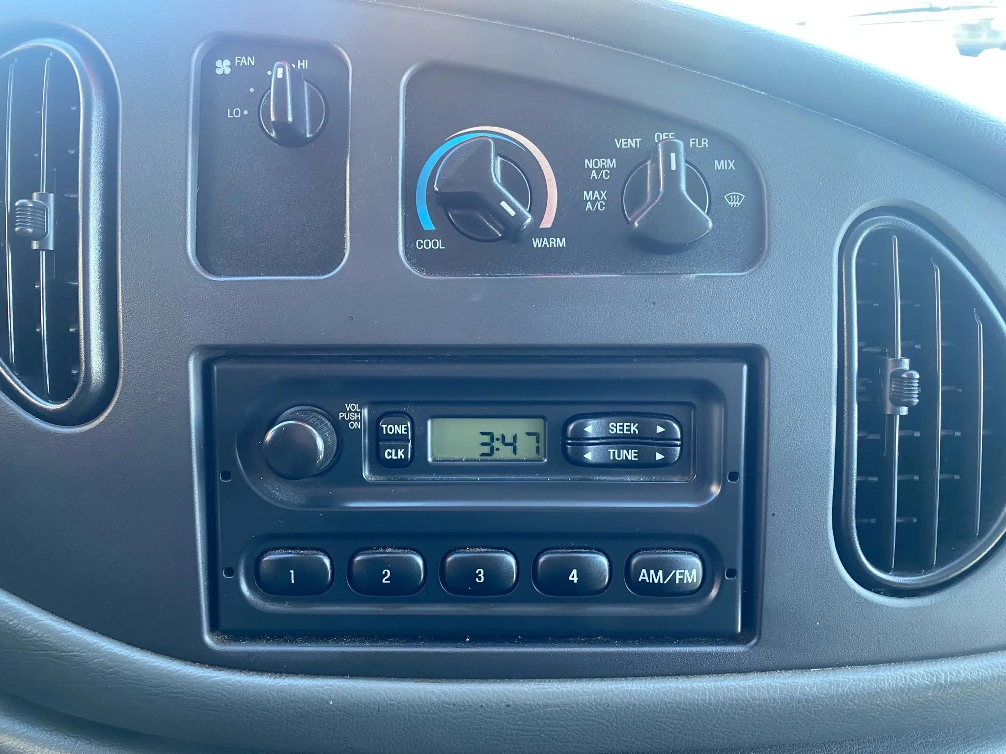 Used 2007 Ford E-250 and Econoline 250 RWD image 13