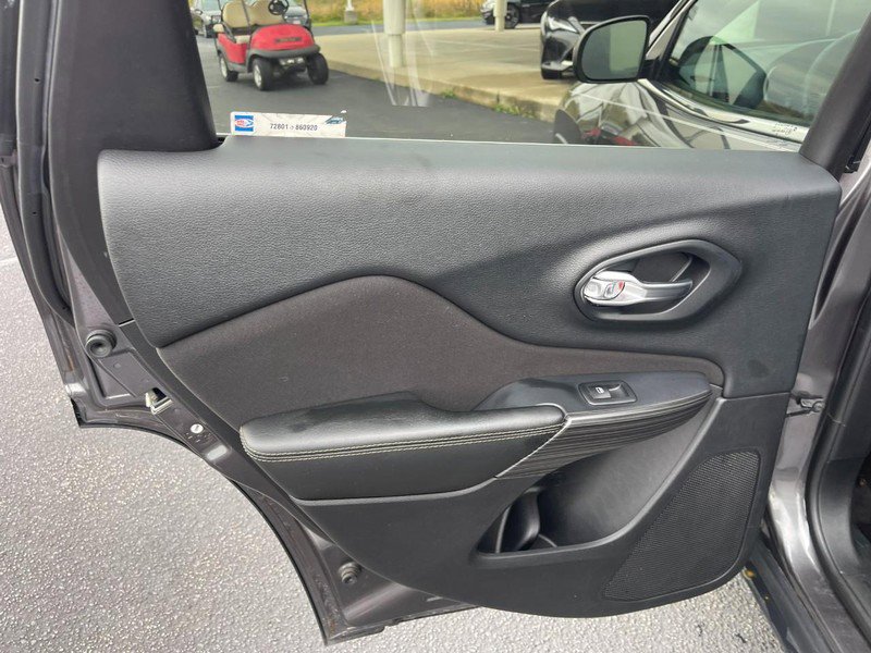 Used 2017 Jeep Cherokee Latitude w/ Cold Weather Group image 14