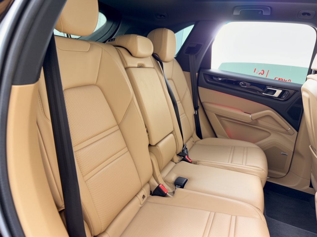 Certified 2022 Porsche Cayenne AWD/4WD image 29