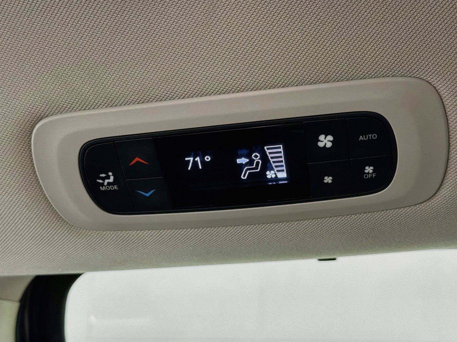 Used 2024 Chrysler Pacifica Touring-L FWD image 28