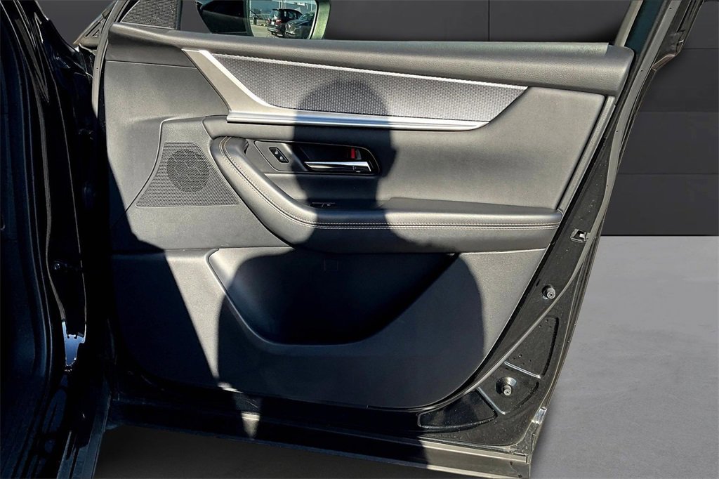 Certified 2025 MAZDA CX-70 3.3 Turbo w/ Preferred Package image 17