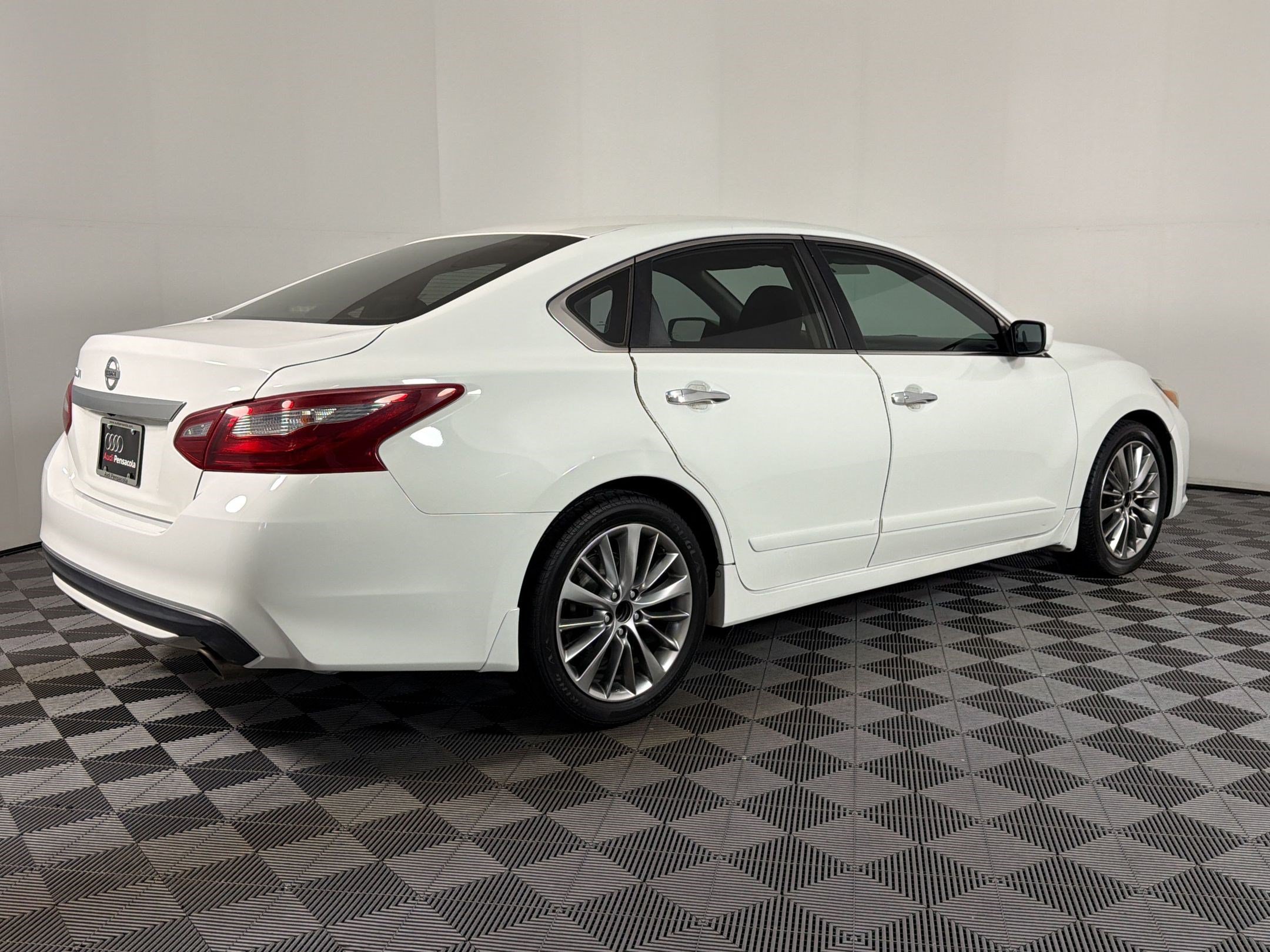 Used 2018 Nissan Altima 2.5 S FWD image 7