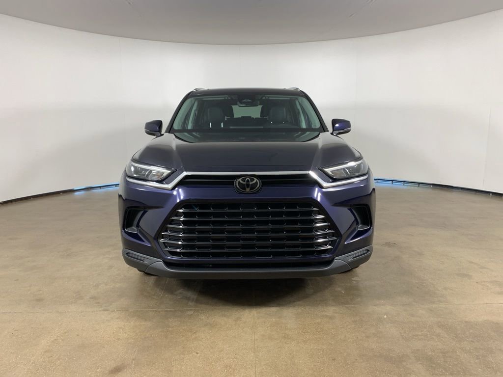 Used 2024 Toyota Grand Highlander XLE image 3