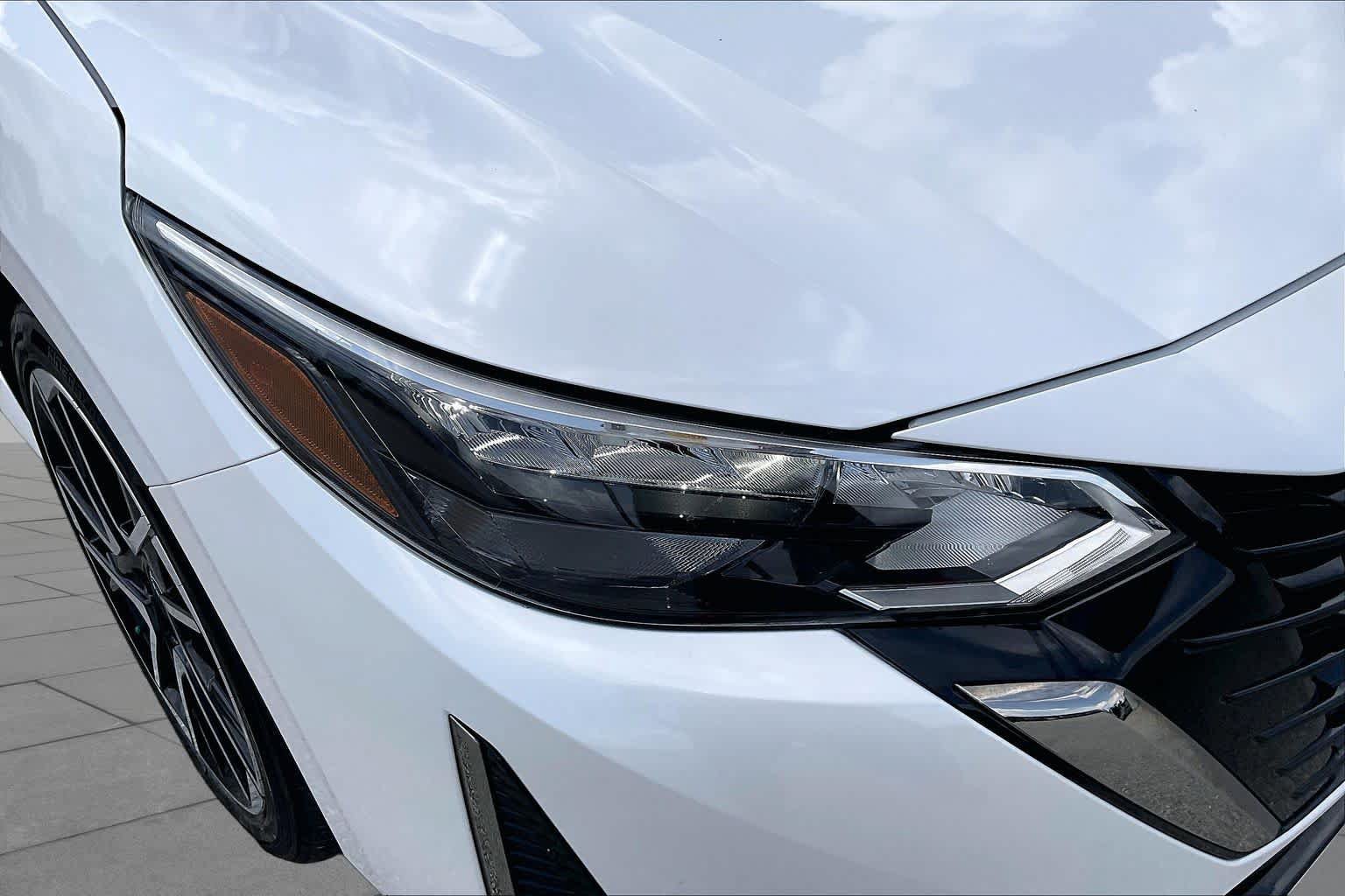 Used 2025 Nissan Sentra SR w/ SR Premium Package FWD image 28