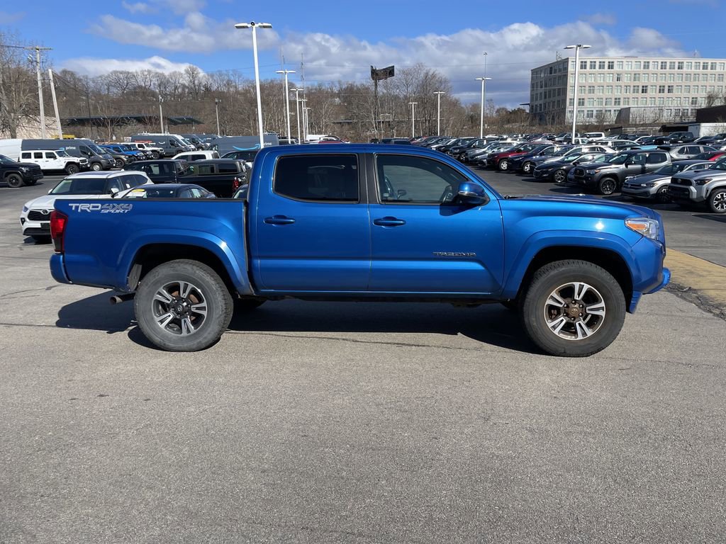 Used 2018 Toyota Tacoma TRD Sport AWD/4WD image 7