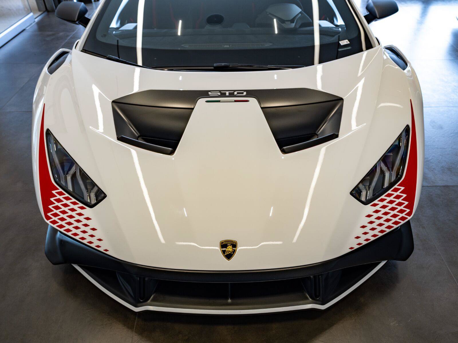 Used 2022 Lamborghini Huracan STO RWD image 49