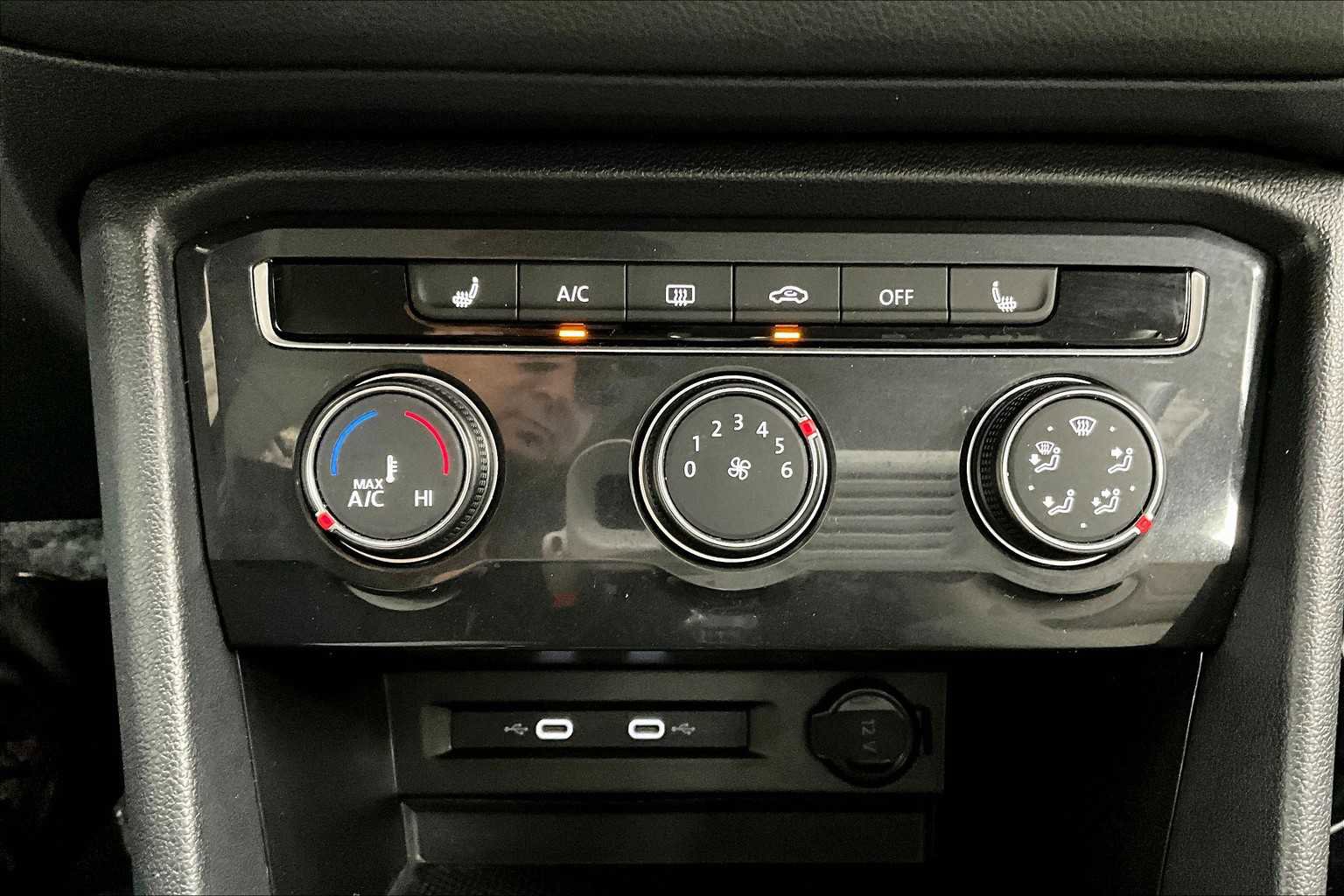 Used 2022 Volkswagen Tiguan S image 34