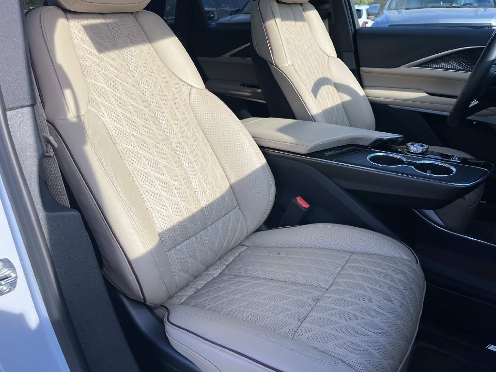 Certified 2026 Cadillac Lyriq Signature Luxury w/ Nappa Leather Package AWD/4WD image 29