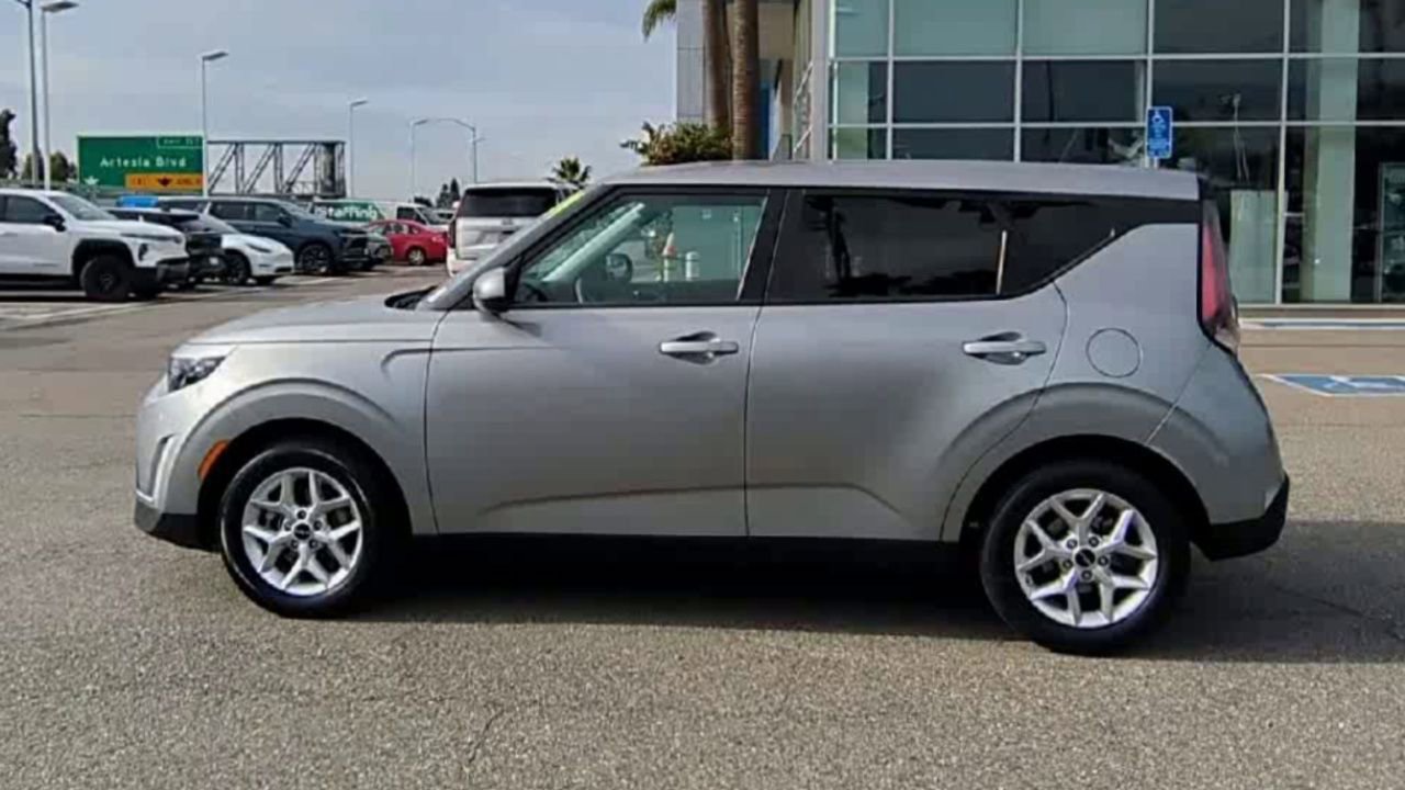 Used 2024 Kia Soul LX w/ Option Group 015 image 5