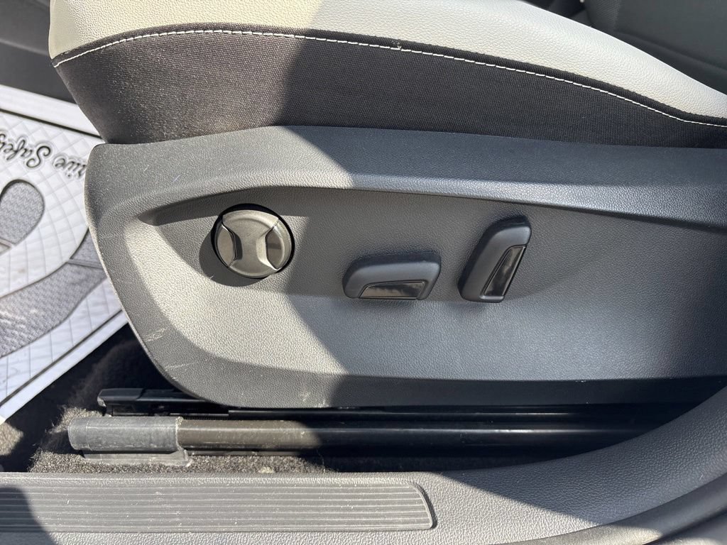 Used 2025 Volkswagen Taos SE AWD/4WD image 20