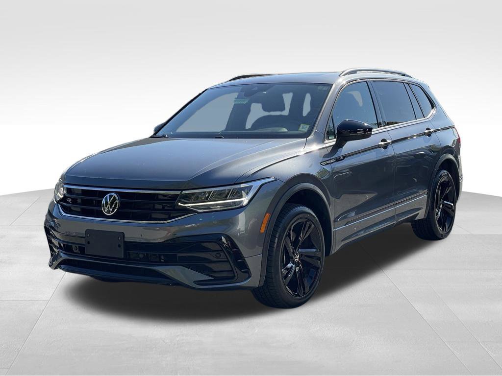 Used 2024 Volkswagen Tiguan SE R-Line AWD/4WD image 2