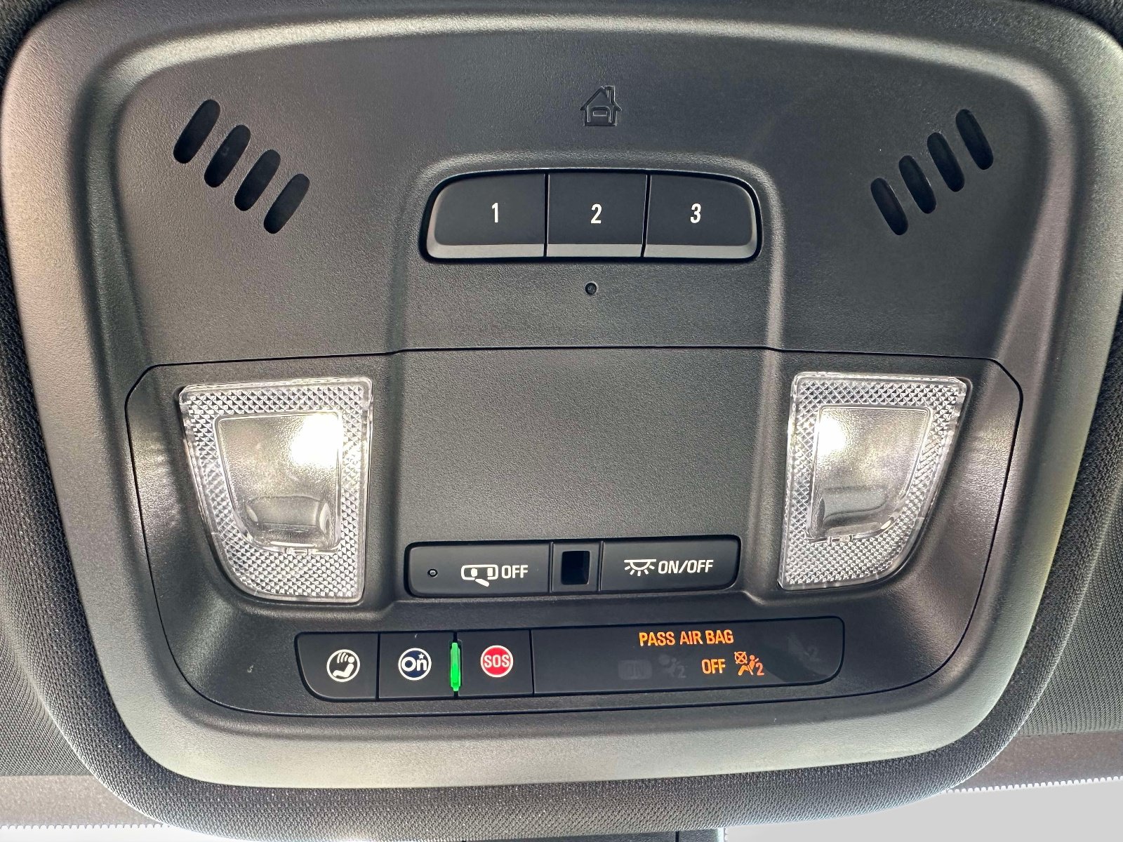 Used 2023 Chevrolet Traverse LT FWD image 35
