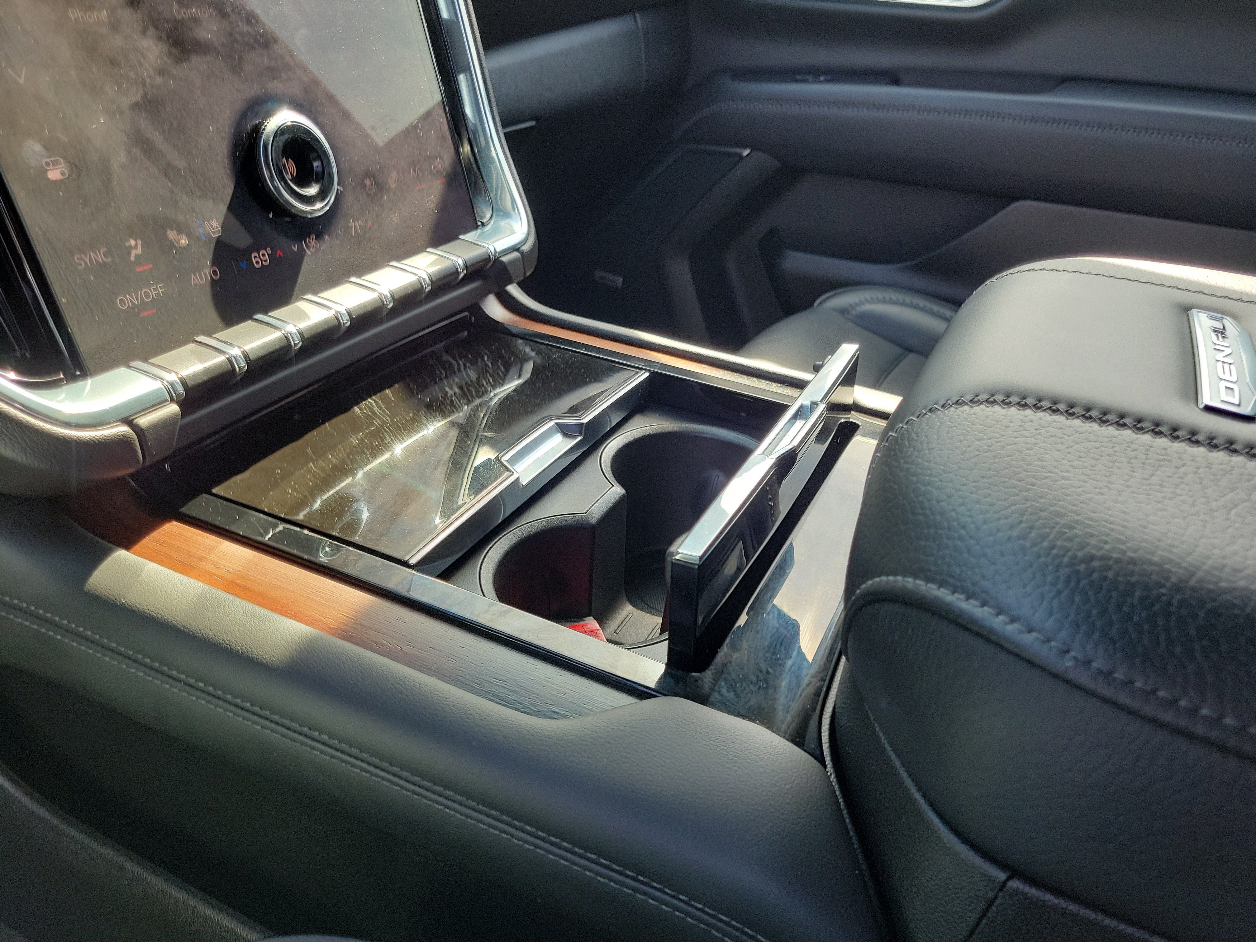 Used 2025 GMC Yukon Denali AWD/4WD image 29