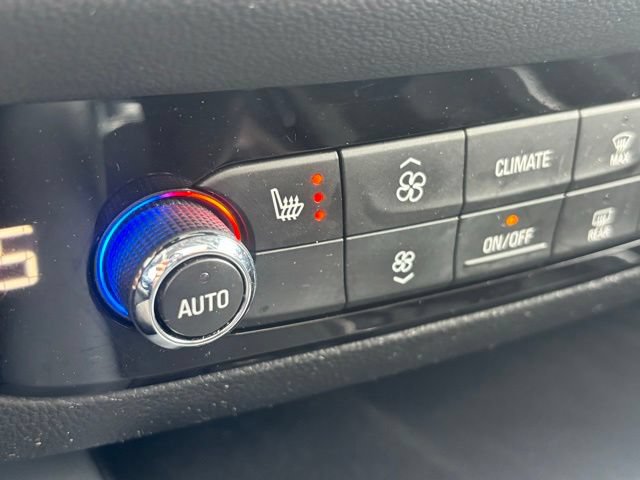Used 2021 Buick Enclave Essence w/ Sound and Sites Package AWD/4WD image 32