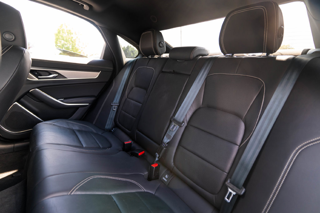 Used 2023 Jaguar XF R-Dynamic SE AWD/4WD image 32