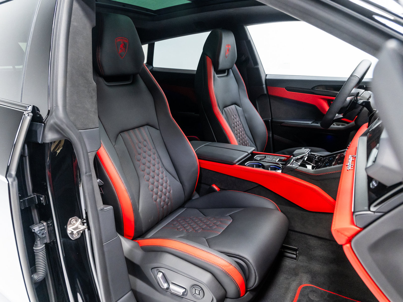Used 2025 Lamborghini Urus SE AWD/4WD image 60