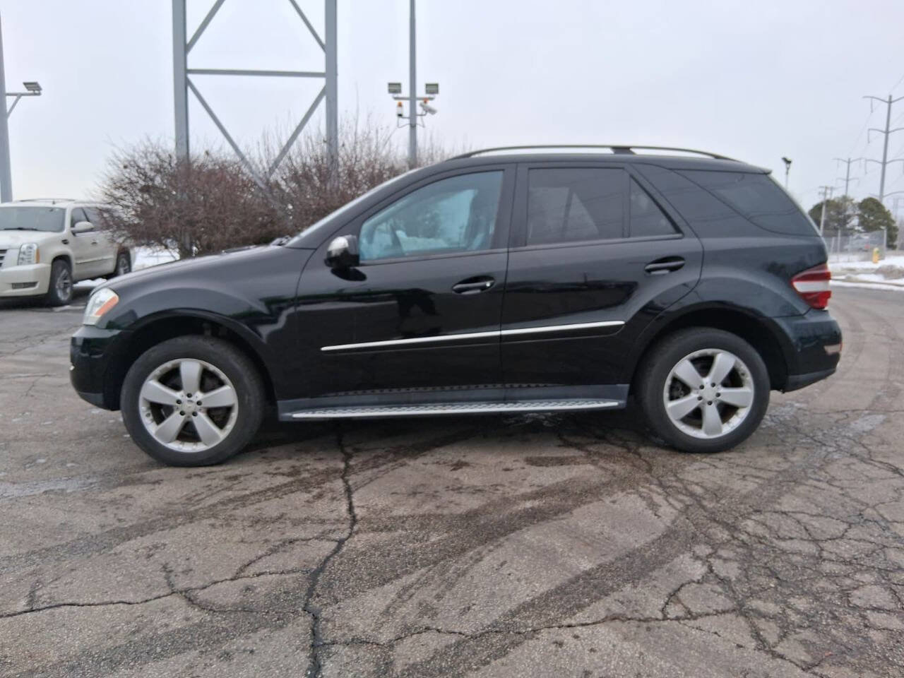 Used 2009 Mercedes-Benz ML 350 4MATIC image 4