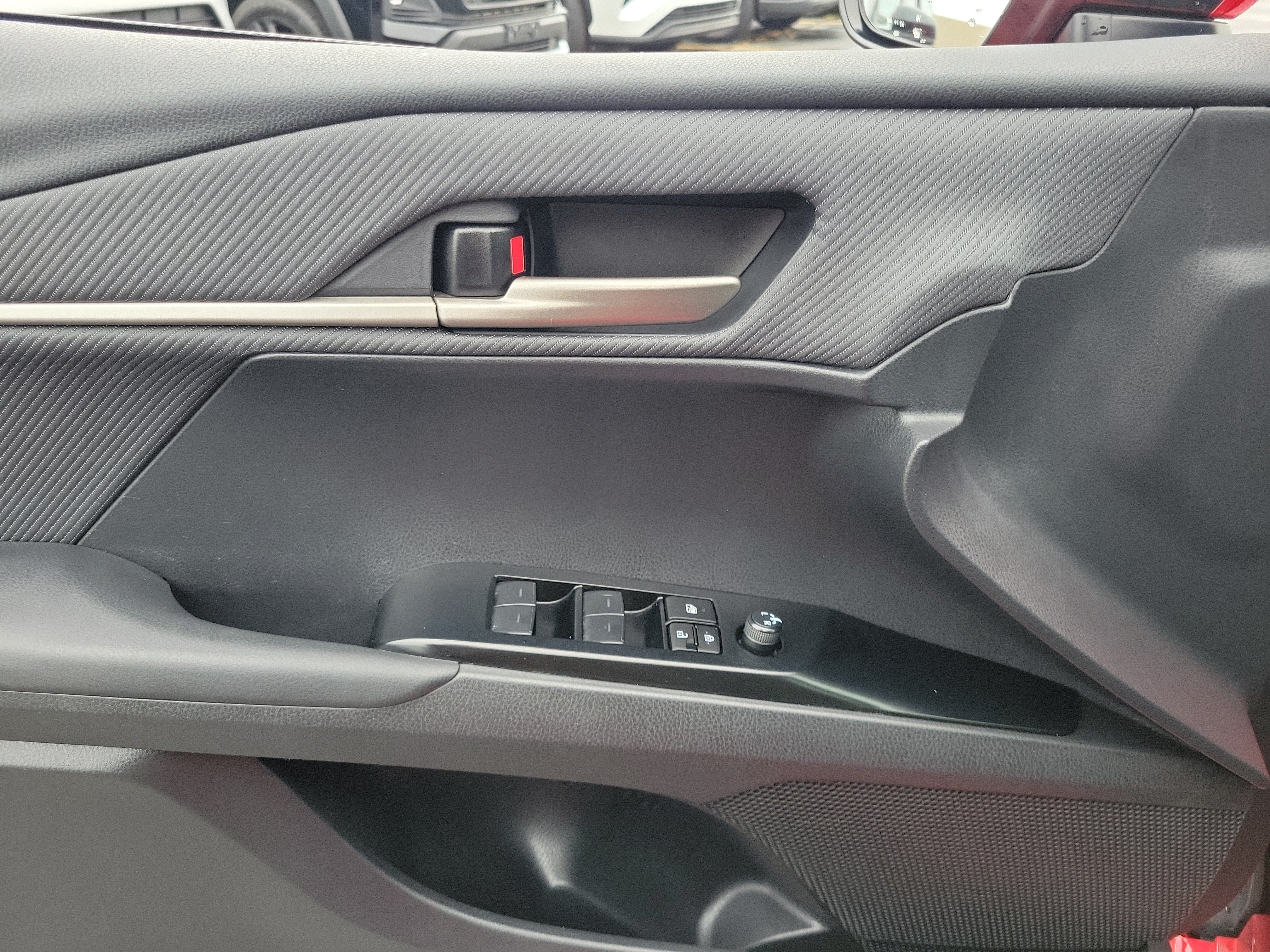 Used 2025 Toyota Camry SE FWD image 17