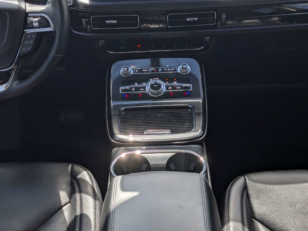 Used 2023 Lincoln Nautilus AWD w/ Premium Package image 18