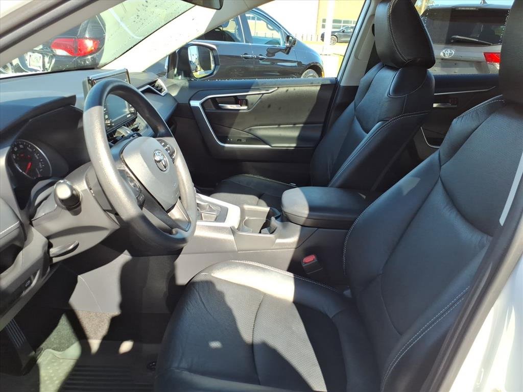 Used 2021 Toyota RAV4 XLE w/ Convenience Package image 3