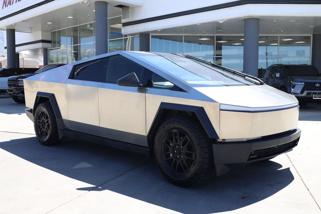 Used 2025 Tesla Cybertruck AWD Crew Cab image 8